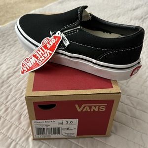 Vans classic slip on black/true white canvas kids size 3